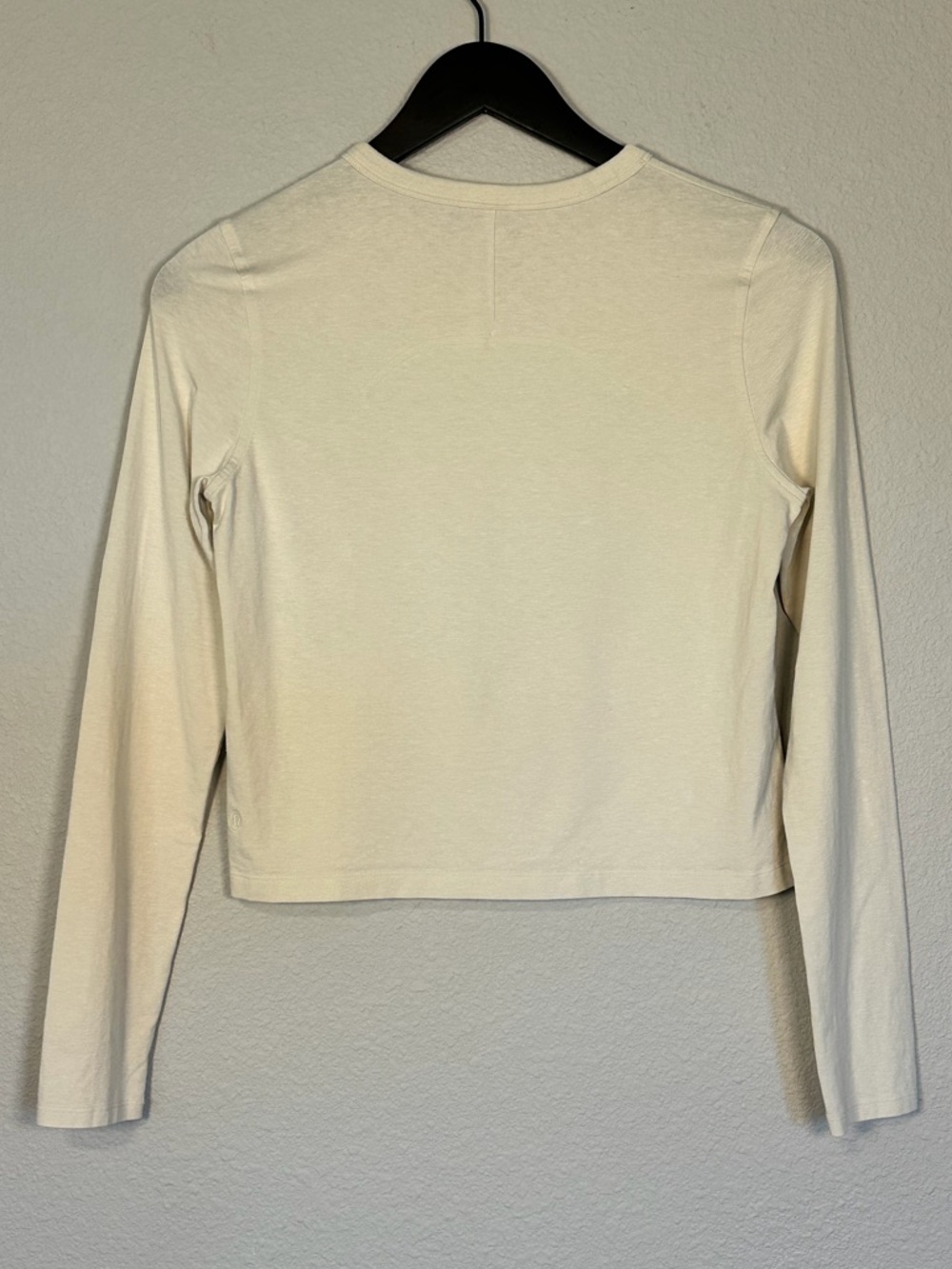 Lululemon Classic Fit Cotton Blend Long-Sleeve Cropped Shirt in Natural Ivory - Picture 7 of 10